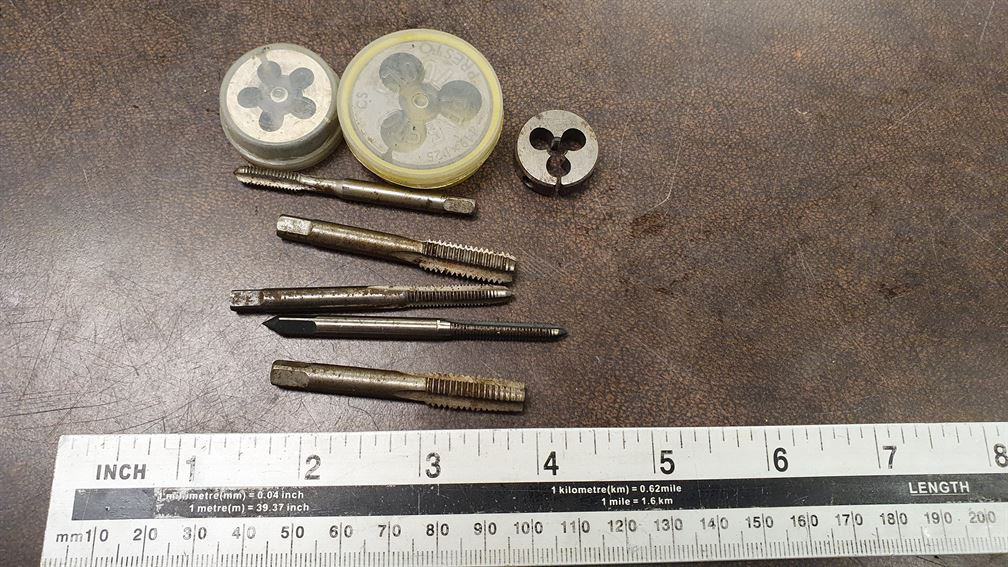 (090) Assorted taps and dies Metric