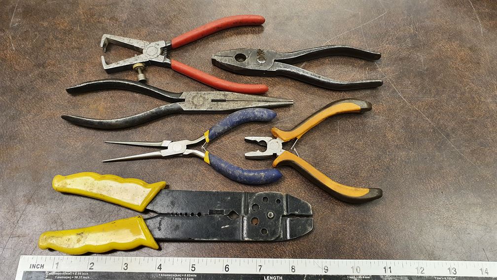 (102) Snipe nose & small pliers, crimping tool